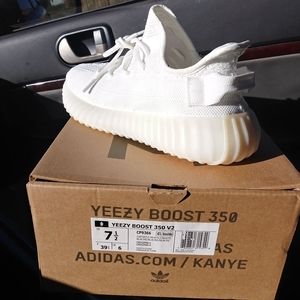 Triple white yeezy size 7